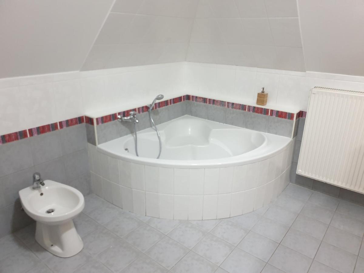 B6 Apartman Veszprém Buitenkant foto