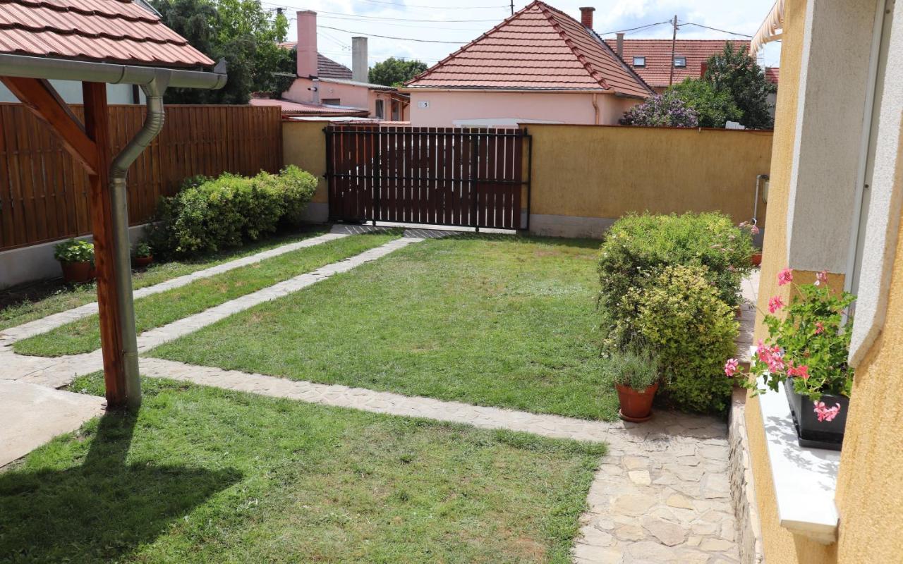 B6 Apartman Veszprém Buitenkant foto